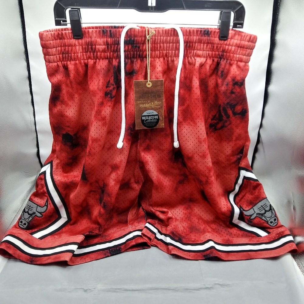 Men Sz S-L Mitchell & Ness Red NBA Chicago Bulls 1997-98 Galaxy Swingman Shorts